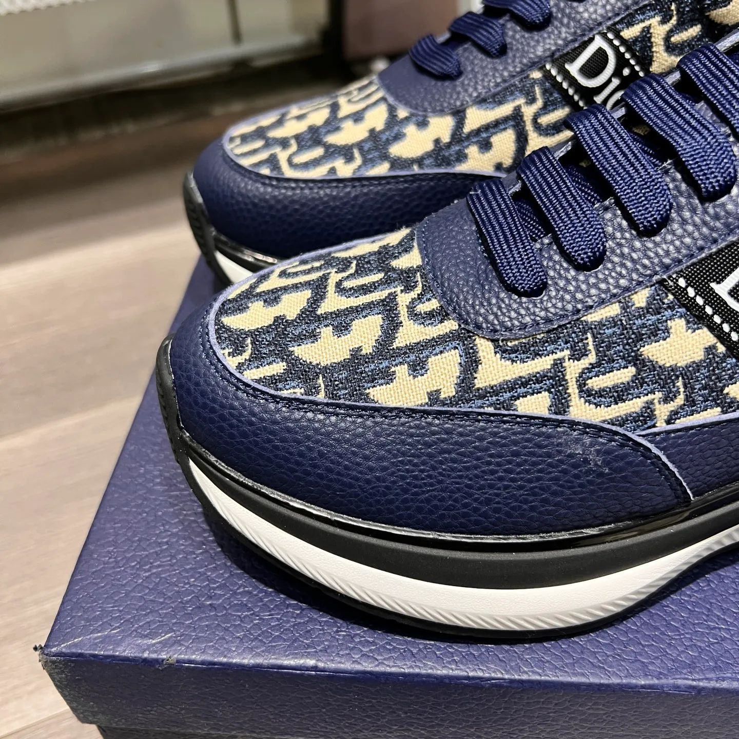Factory price: 420💰"Dior"⚠️⚠️Top purchasing agent🔍🔍Men's 2025HK counters are on sale simultaneously. Sole: The original sole is specially provided by the original factory. The exclusive movable molded sole is super comfortable. The original factory is made with the original product🔍🔍, sheepskin foot pads, mesh lining💪Details determine the quality. We only make shoes with our heart. You can enter and leave the counter at will. Welcome to compare 🇮🇹Size number: 38-44, customized 45